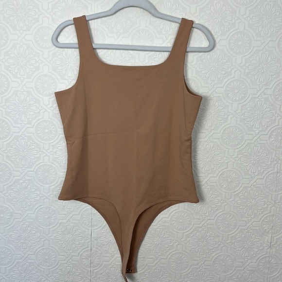 Banana Republic Bodysuit Thong Square Neck Neutral Nude Tank Top Stretchy Fitted - Picture 4 of 6